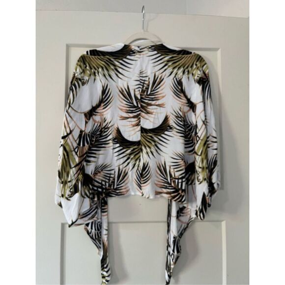 O'Neill Women's White Floral Short Sleeve Wrap Blouse Top Size Small - Picture 6 of 6